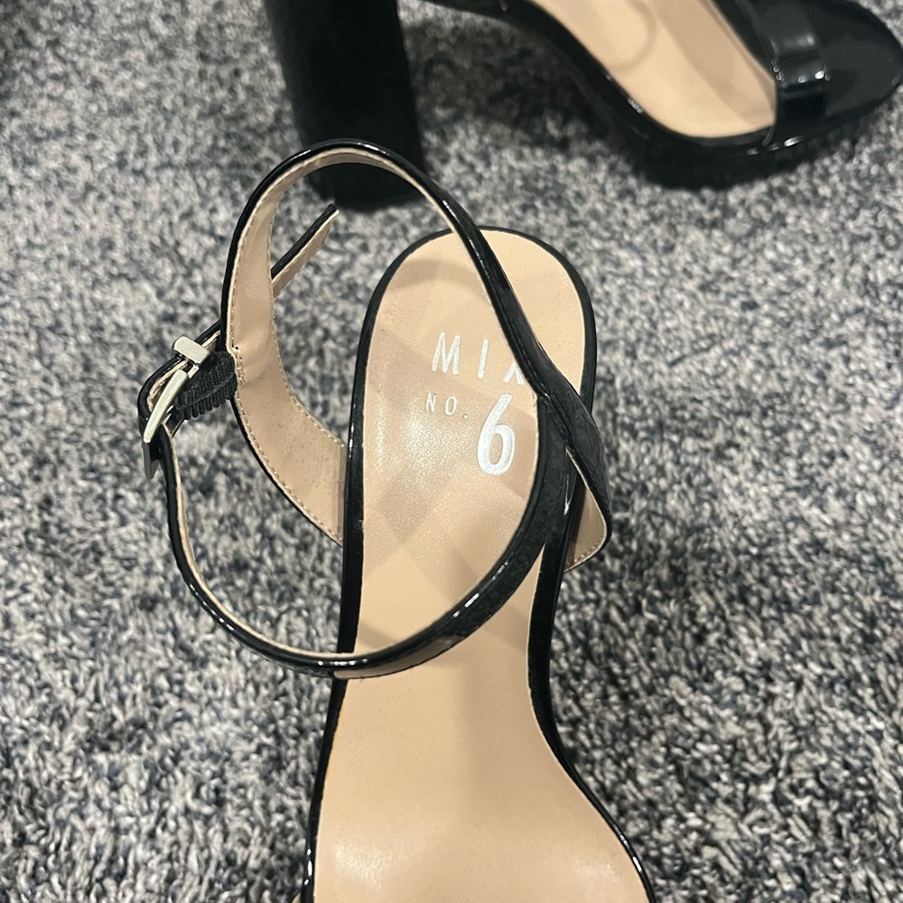 Black Heels with Strappy Design - Picture 3 of 4